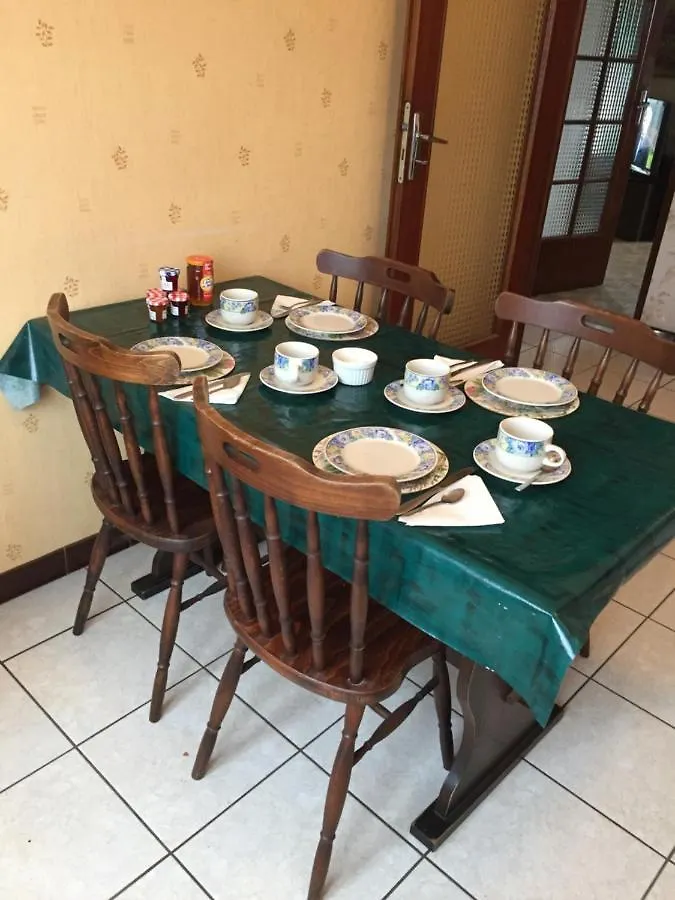 Chez Nous Bed and Breakfast Mael-Carhaix 0*,