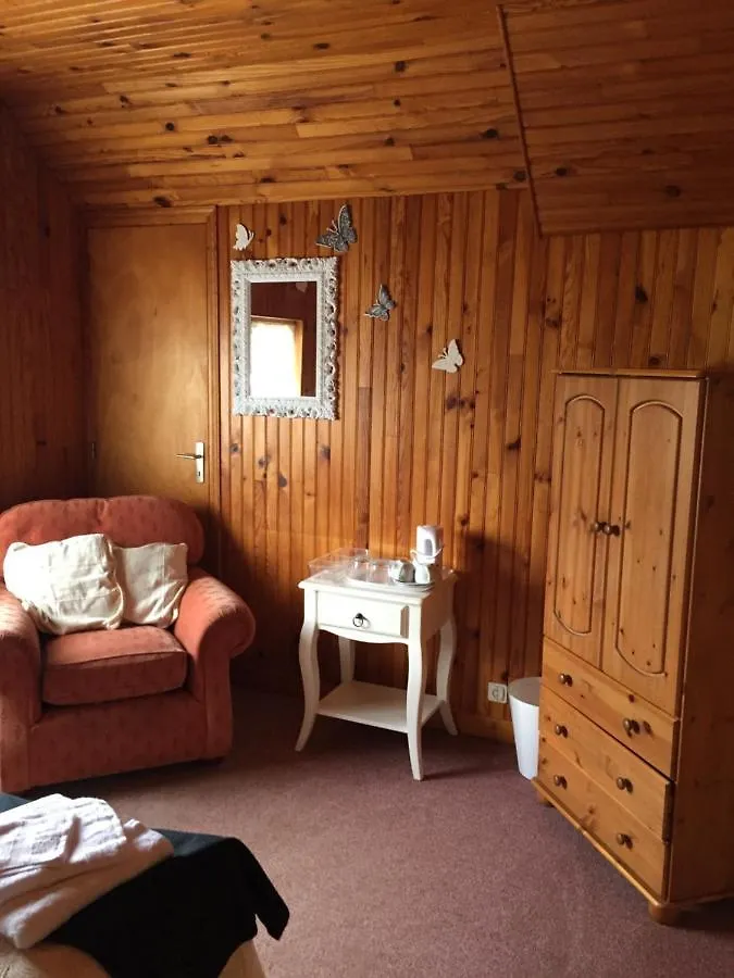 Chez Nous Bed and Breakfast Mael-Carhaix 0*,  Γαλλία