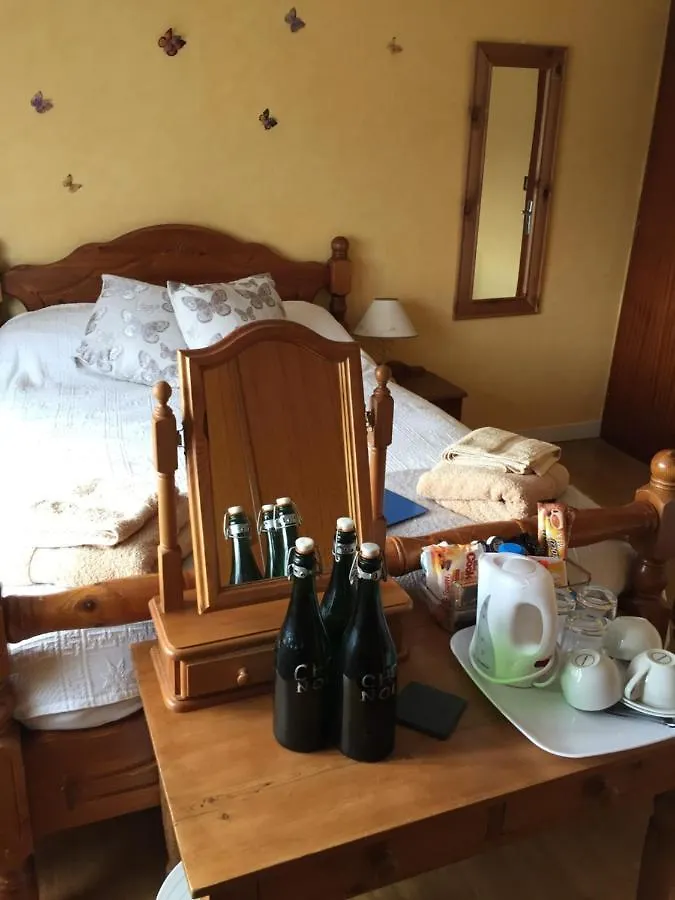Chez Nous Bed and Breakfast Mael-Carhaix